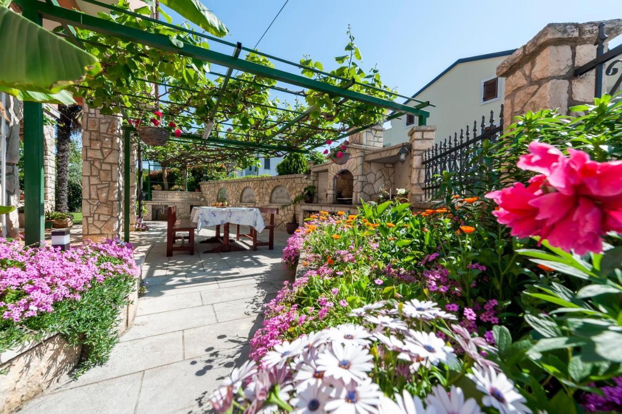 Apartments Villa Istria Ровинь Экстерьер фото